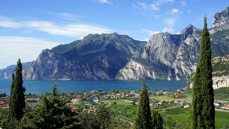 14.08 - 18.08 : Tour dei Laghi ... Como - Garda e Iseo con Parco Giardini Sigurtà - Bergamo e Borghetto sul Mincio Italia
