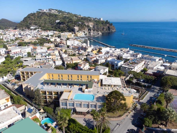 29.12 - 02.01: Capodanno a Ischia - Grand Hotel delle Terme d'Augusto - Bus incluso 