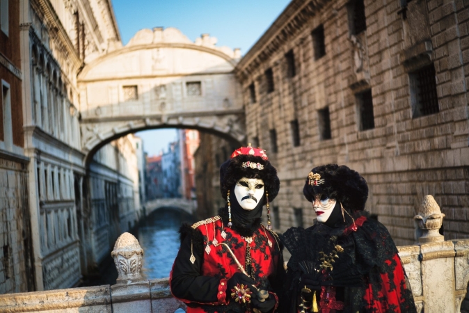 15.02 - 16.02: Carnevale di Venezia - Isole di Murano e Burano Natale - Capodanno - Epifania 