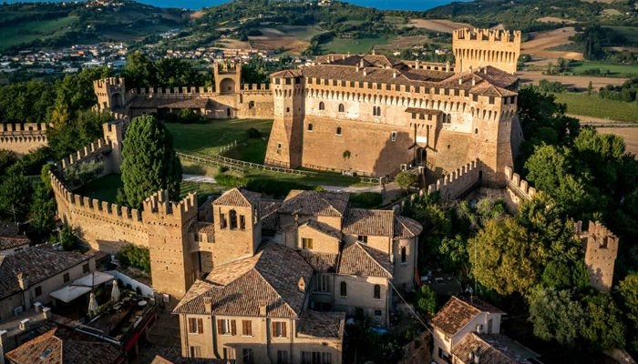 16.03: Gradara - Pranzo di pesce a Marotta Italia