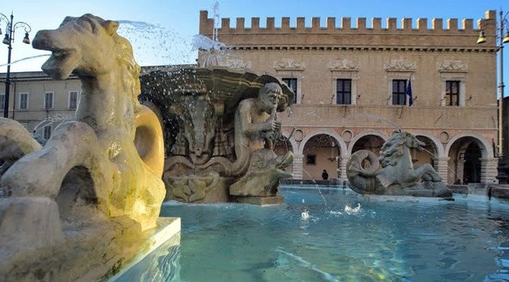 30.03: Pesaro Capitale Italiana della Cultura 2024 e pranzo di pesce a Marotta Gite 1 giorno